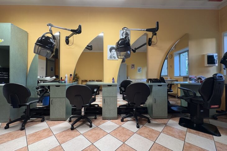 Foto del salone della parrucchiera
